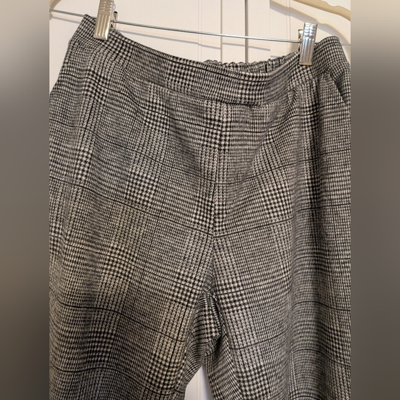 Banana Republic Women's Black and White Plaid Pants - Picture 3 of 6